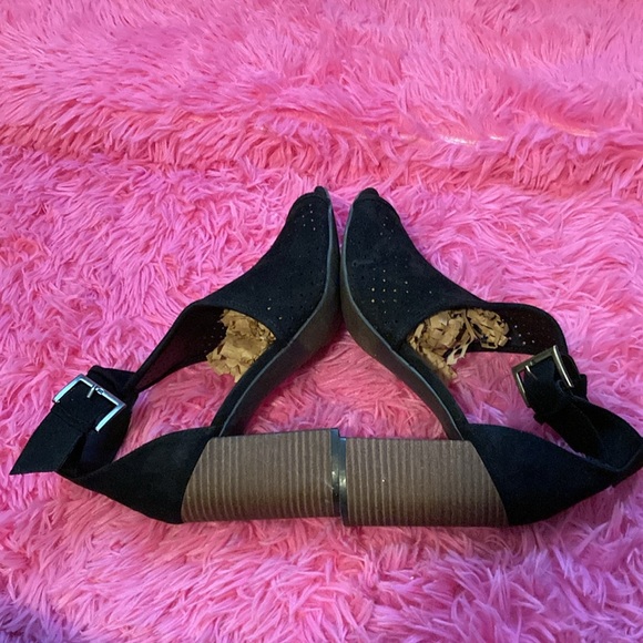 Faux suede laser cutout ankle closure open toe chunk heel black booties sz 9.5 - Picture 8 of 9